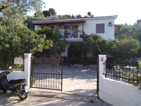 Гостиница Stelios Studios  Скиатос